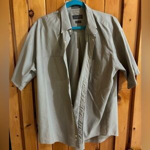 Van Heusen Men’s Short-Sleeve Solid Gray Button-Down Shirt